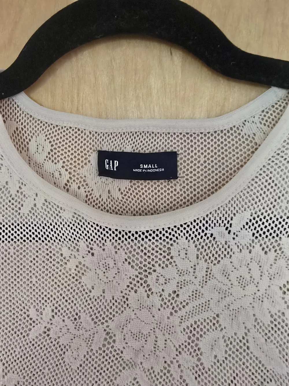 GAP Women’s Cream Lace Short-Sleeve Top